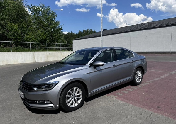 Volkswagen Passat cena 68300 przebieg: 135500, rok produkcji 2018 z Częstochowa małe 326